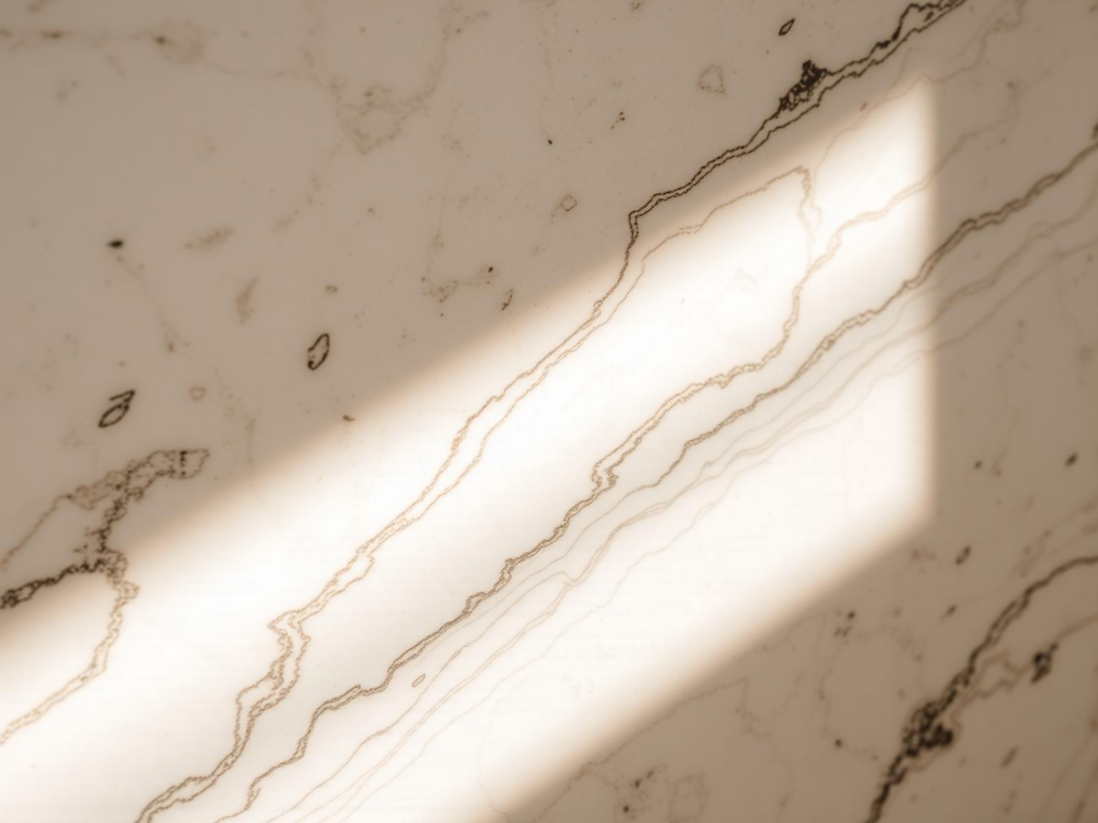 Detalle de mármol con luz natural